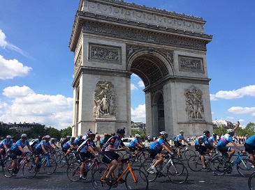 AMR Cyclists beneath Arc de Triomphe 1