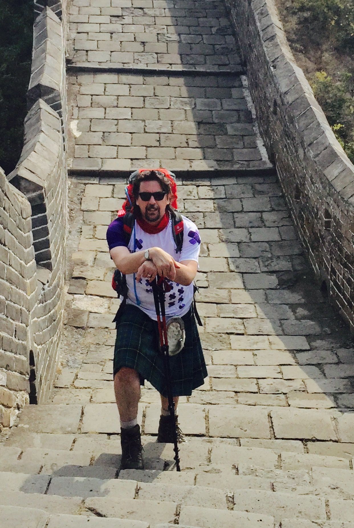 michael walks on great wall