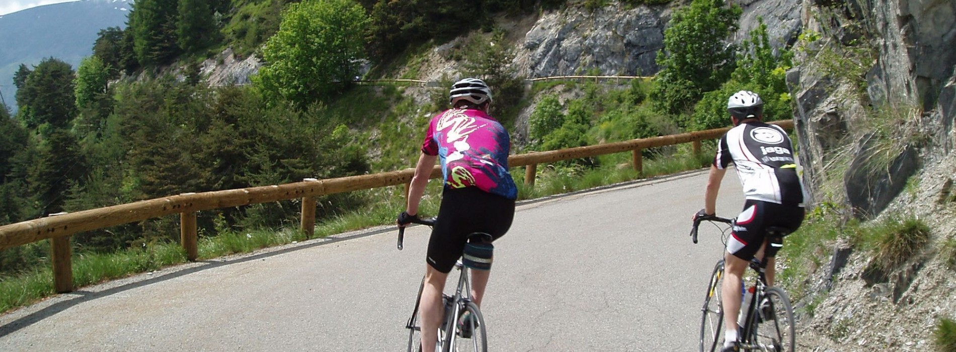 Cycling_hairpin_bend_on_Classic_Cols_of_the_Tour_de_France_challenge.jpg