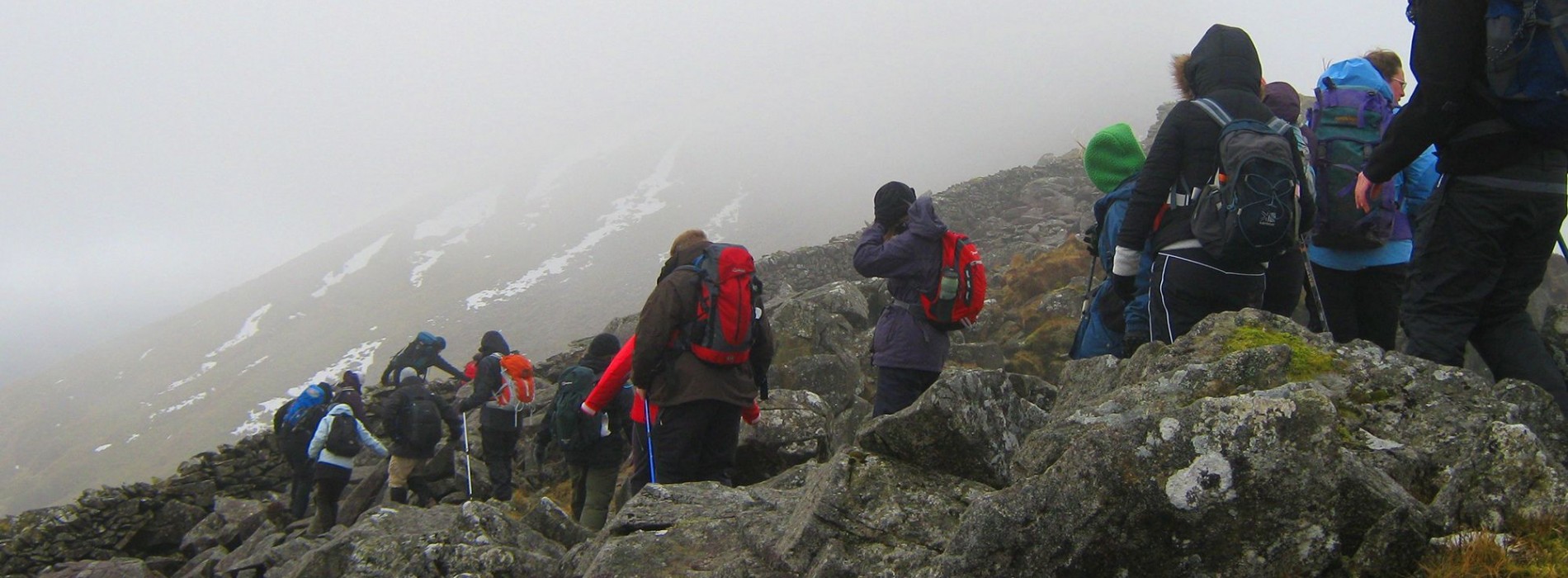 Rocky_descent_of_Mount_Snowdon.jpg